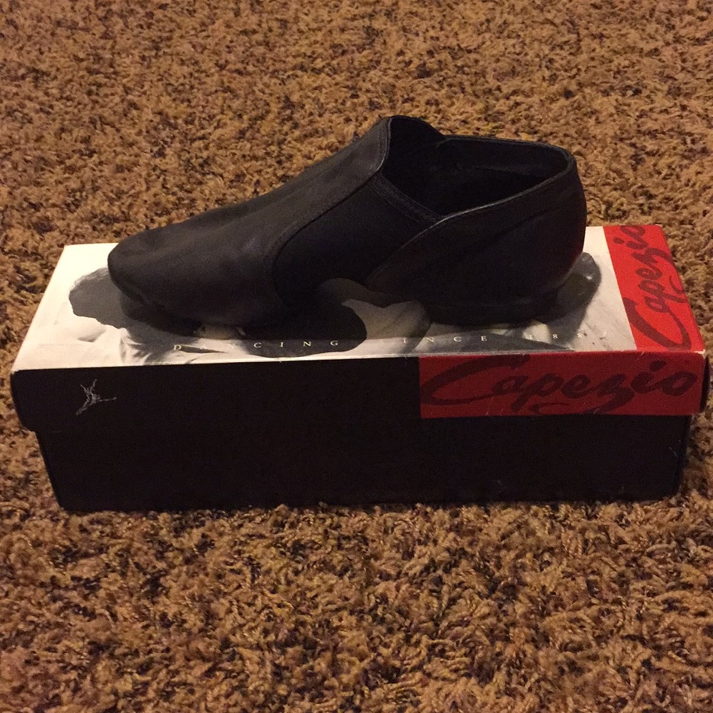 Gently used Capezio stretch Jazz Shoe